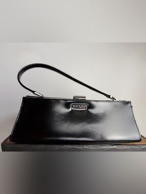 Vintage GUESS Y2K Black Patent Kiss-Lock Top Handle Bag Structured Mini Purse